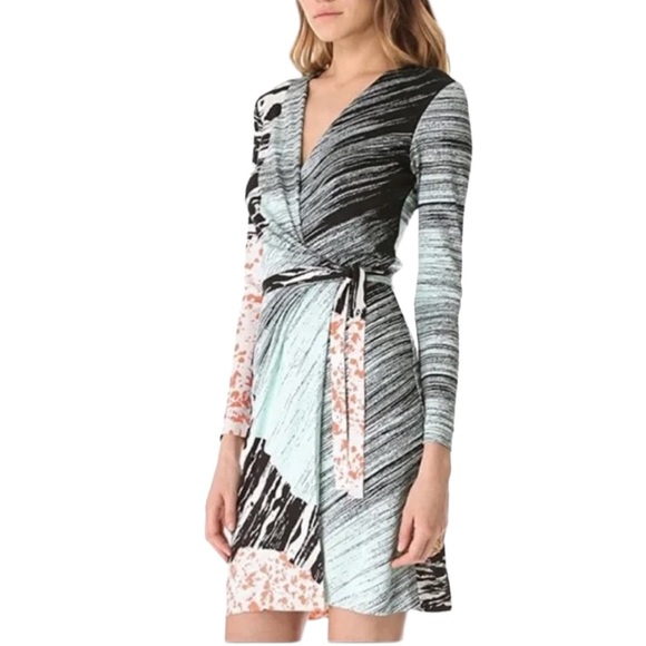 LN Diane Von Furstenberg Valencia Silk Pastel Wrap Mini Dress in Rockscape - 4 - Picture 3 of 16
